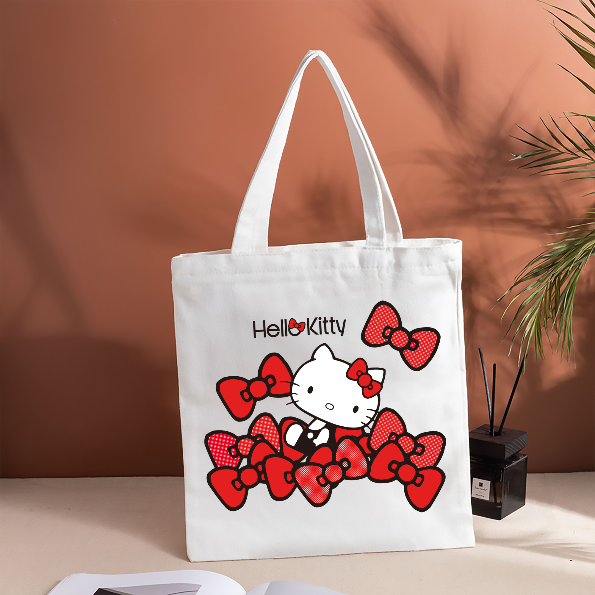 Hello Kitty ハローキティ 縦型キャンバス生地手提げバッグ　トートバッグ