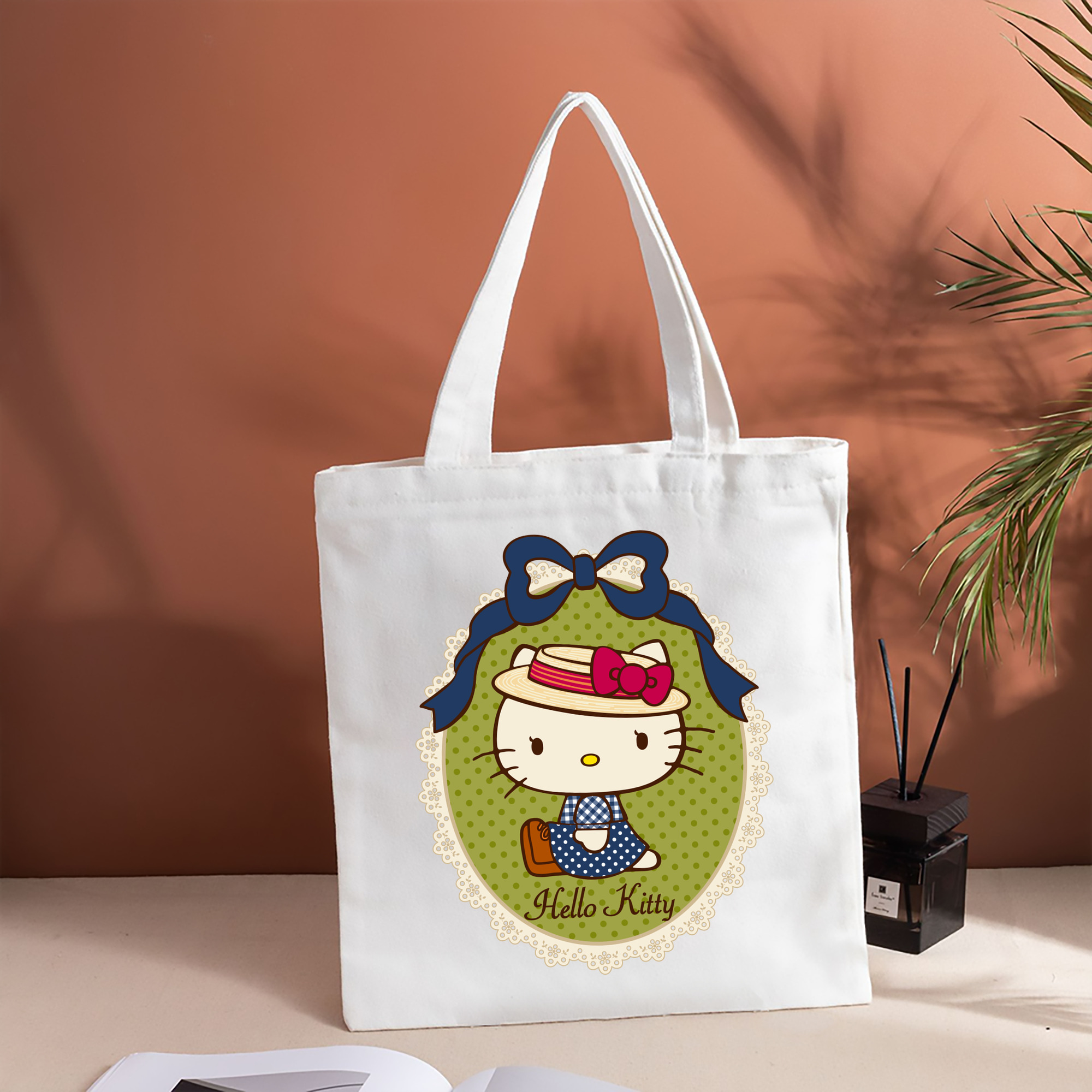 Hello Kitty ハローキティ 縦型キャンバス生地手提げバッグ　トートバッグ