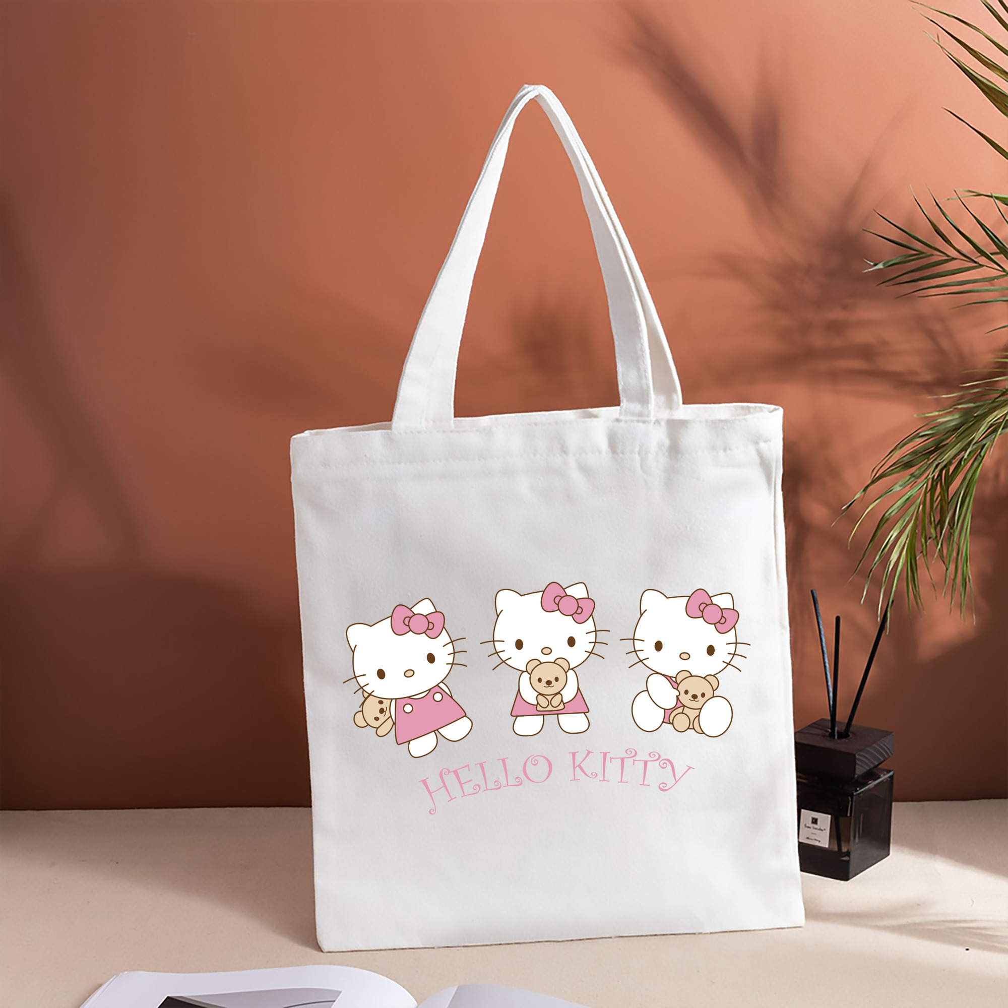 Hello Kitty ハローキティ 縦型キャンバス生地手提げバッグ　トートバッグ