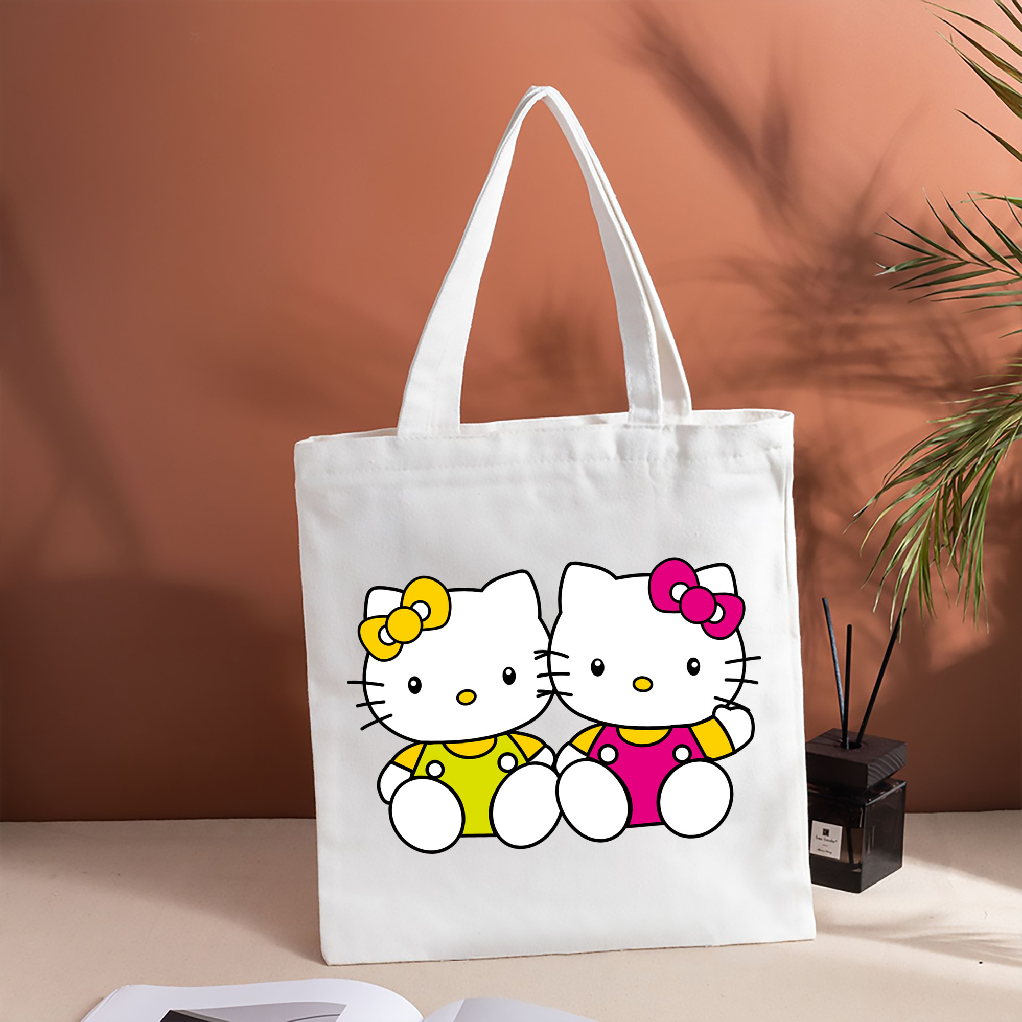 Hello Kitty ハローキティ 縦型キャンバス生地手提げバッグ　トートバッグ