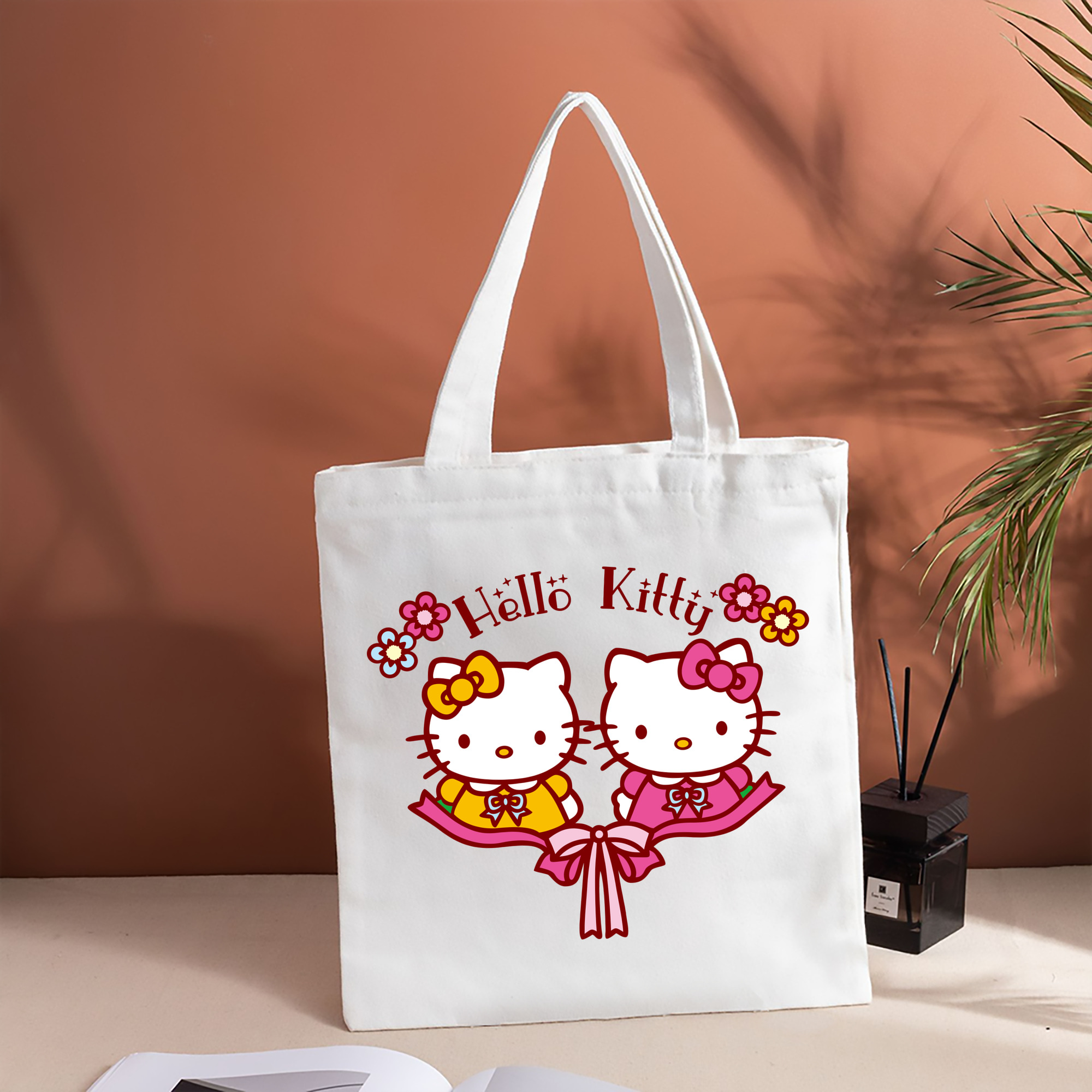 Hello Kitty ハローキティ 縦型キャンバス生地手提げバッグ　トートバッグ