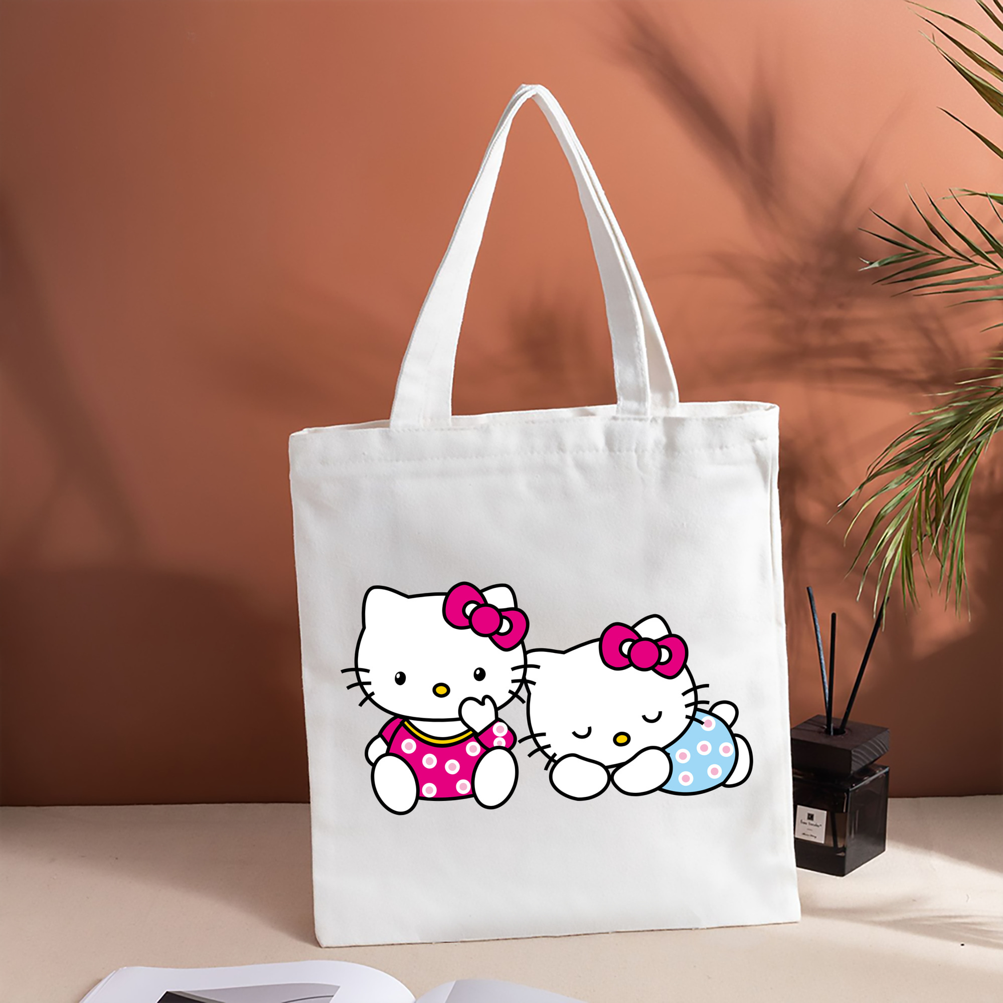 Hello Kitty ハローキティ 縦型キャンバス生地手提げバッグ　トートバッグ