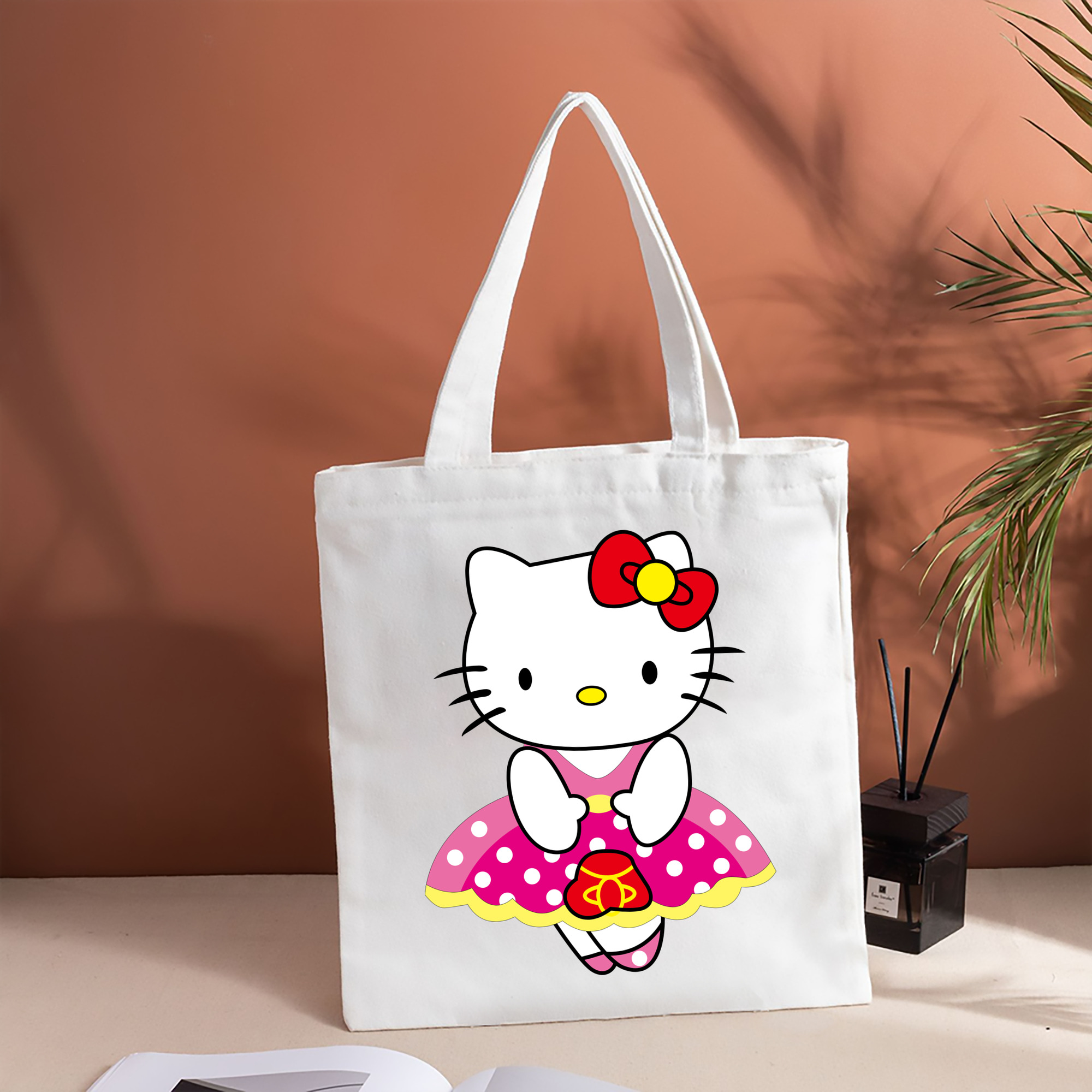 Hello Kitty ハローキティ 縦型キャンバス生地手提げバッグ　トートバッグ
