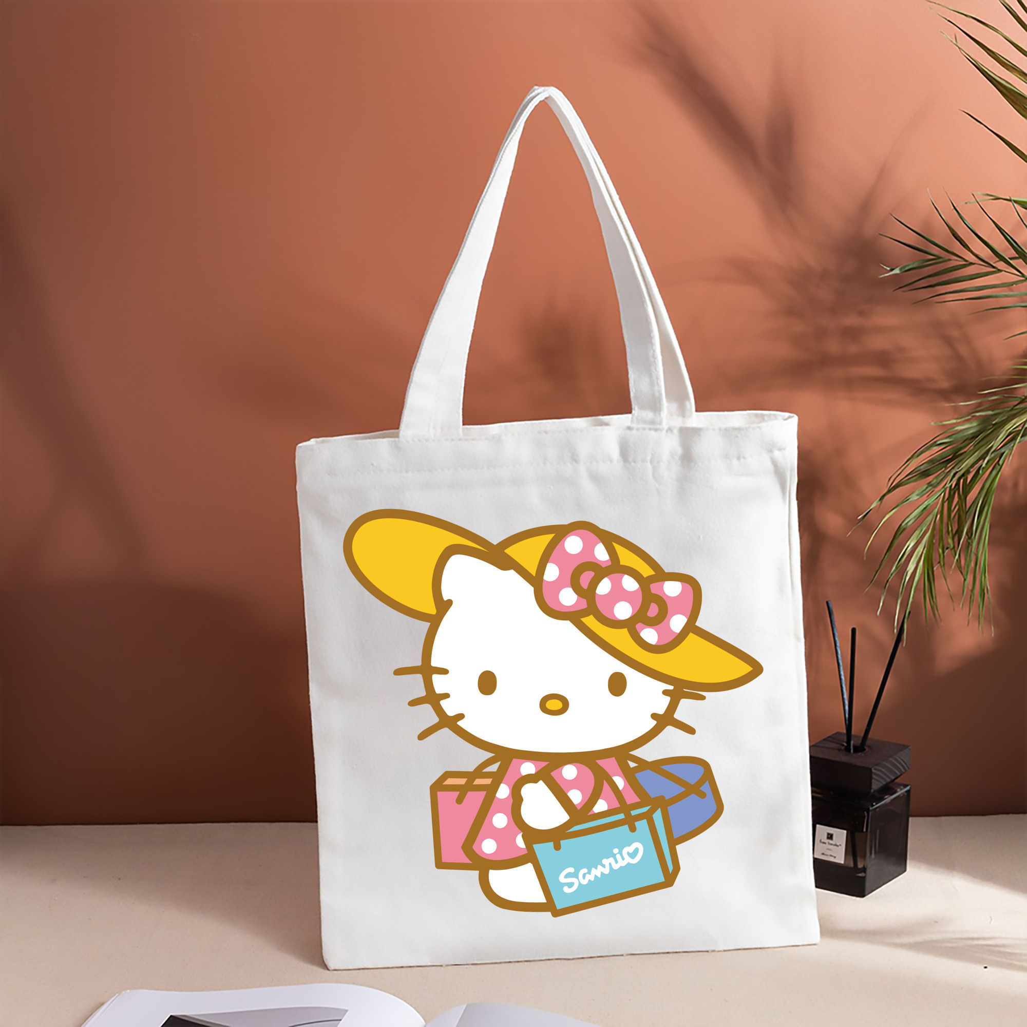 Hello Kitty ハローキティ 縦型キャンバス生地手提げバッグ　トートバッグ