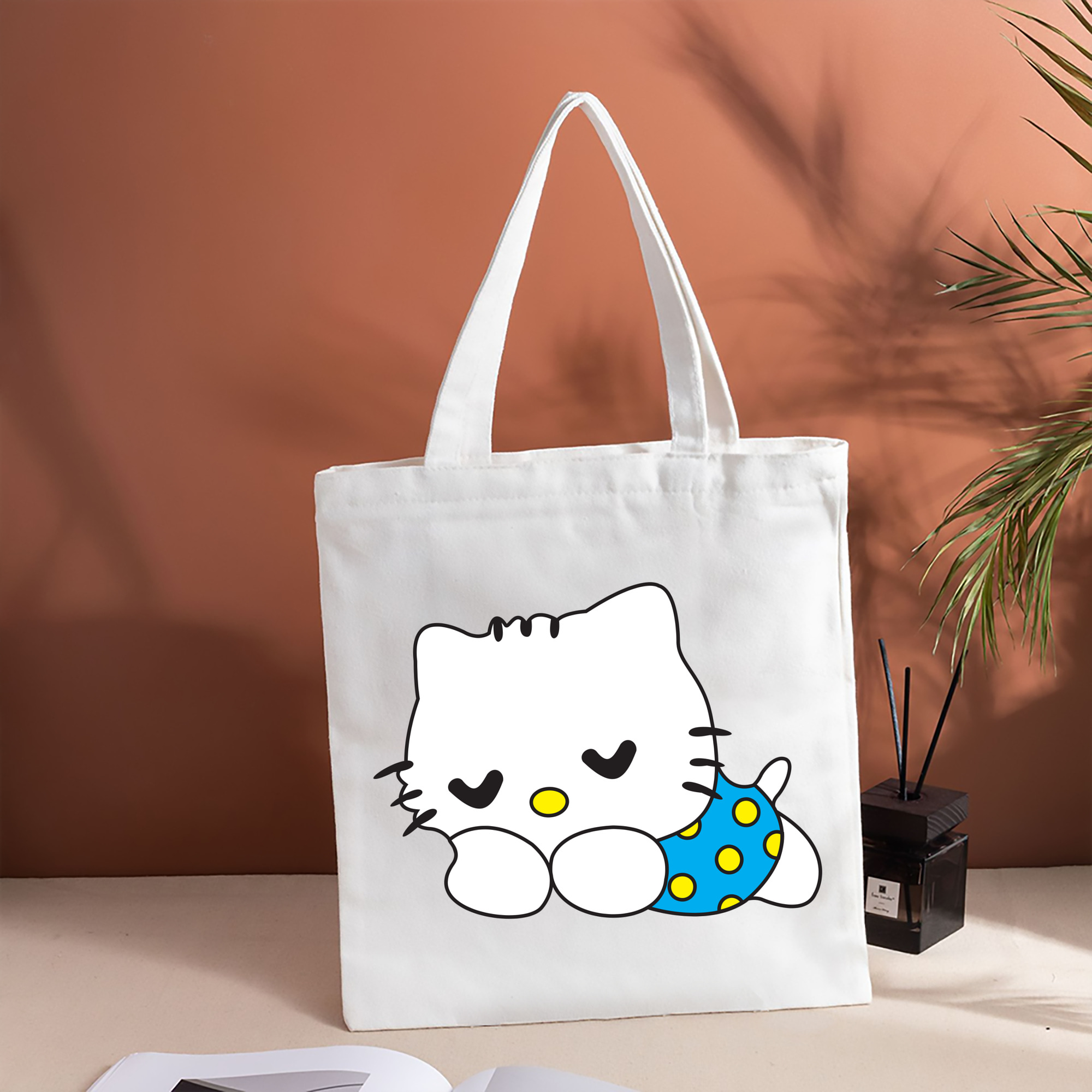 Hello Kitty ハローキティ 縦型キャンバス生地手提げバッグ　トートバッグ