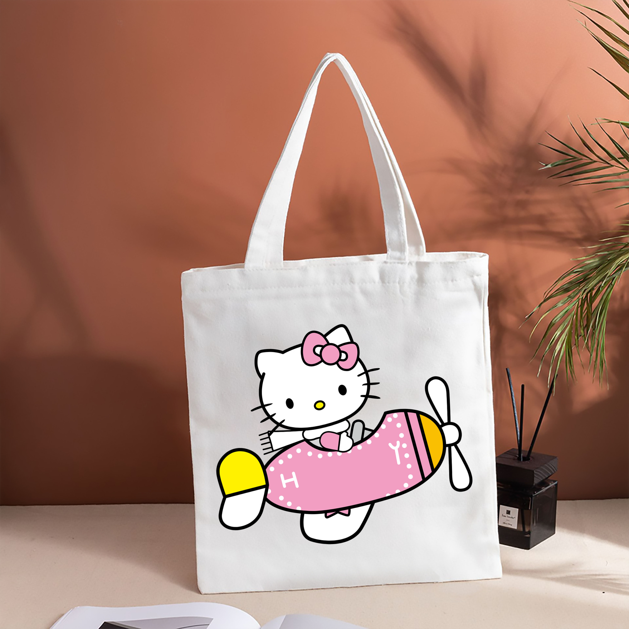 Hello Kitty ハローキティ 縦型キャンバス生地手提げバッグ　トートバッグ