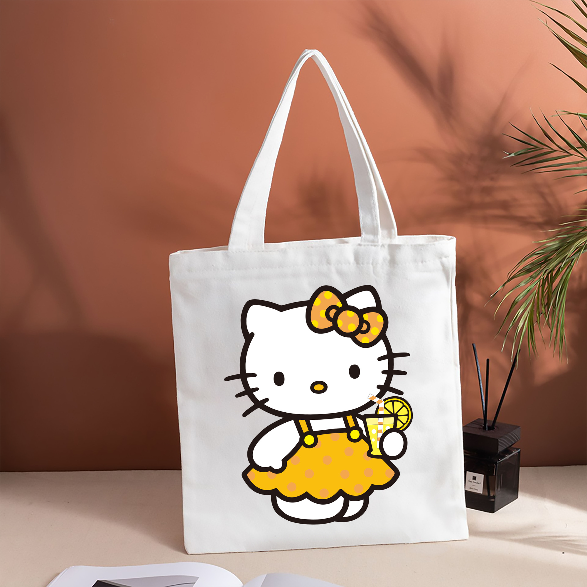 Hello Kitty ハローキティ 縦型キャンバス生地手提げバッグ　トートバッグ