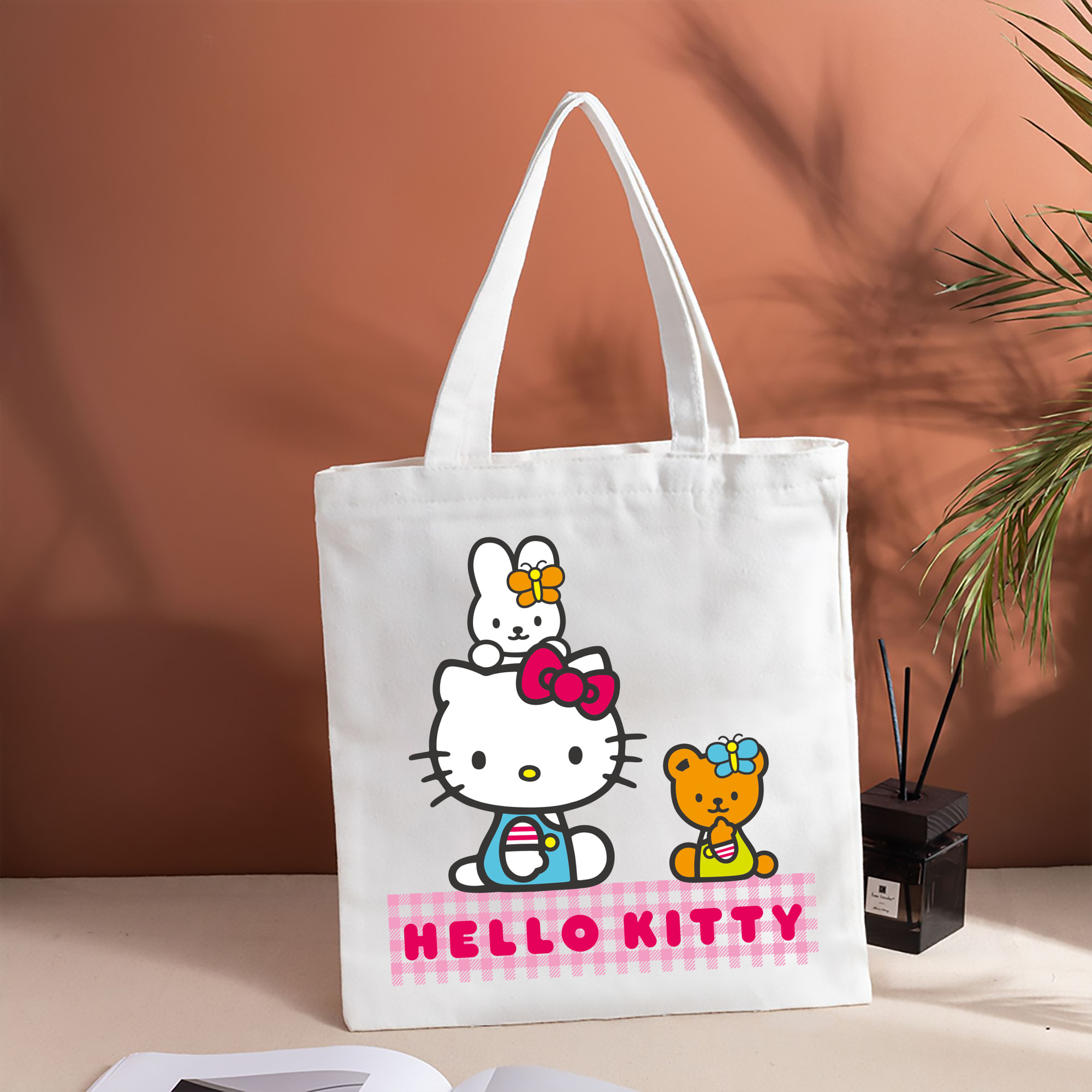 Hello Kitty ハローキティ 縦型キャンバス生地手提げバッグ　トートバッグ