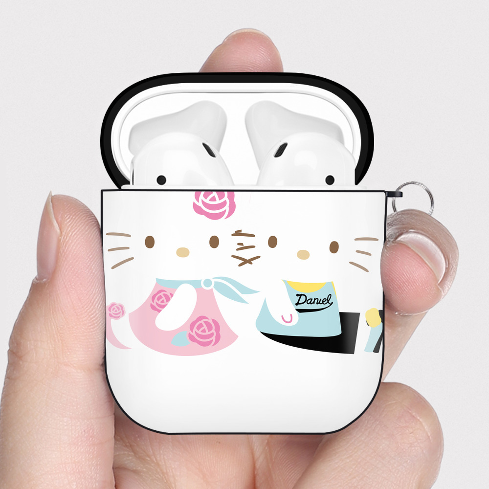 （画像用） Hello Kitty ハローキティ AirPods 第2世代保護ケース ハードシェル ブラック 耐衝撃・防指紋・カラビナ付き