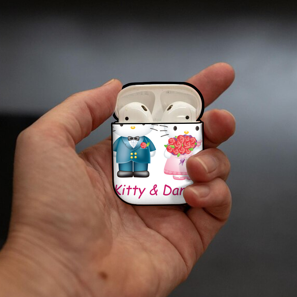 Hello Kitty ハローキティ AirPods 第2世代保護ケース ハードシェル ブラック 耐衝撃・防指紋・カラビナ付き