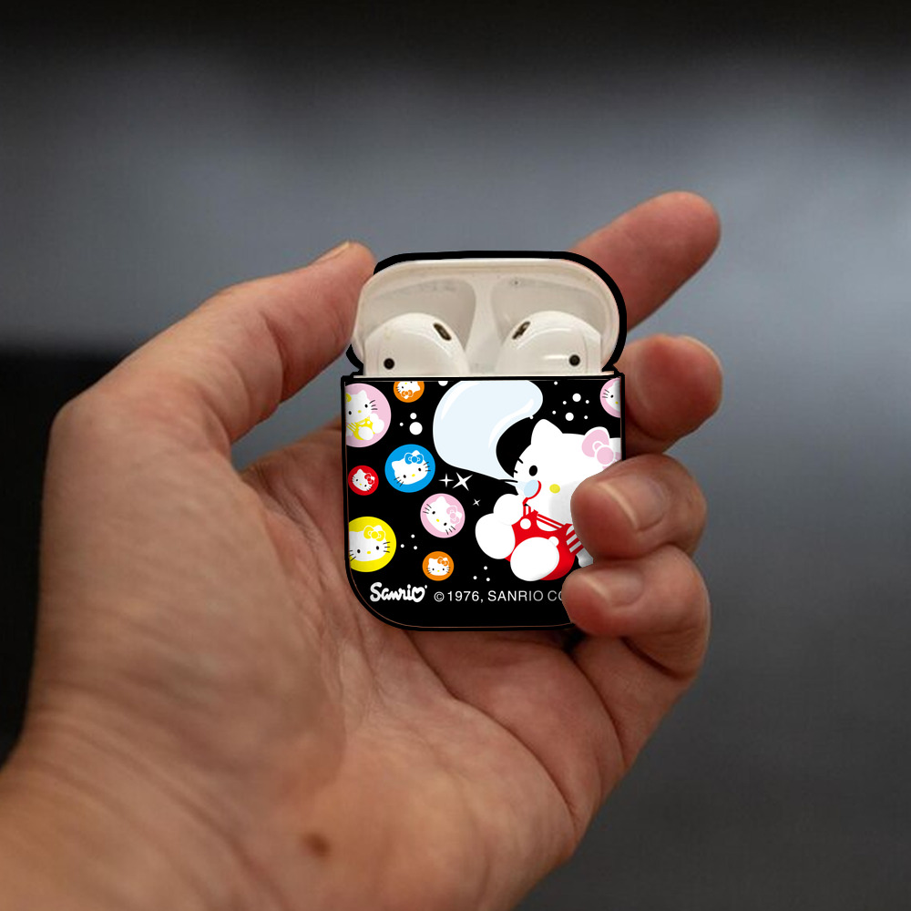 Hello Kitty ハローキティ AirPods 第2世代保護ケース ハードシェル ブラック 耐衝撃・防指紋・カラビナ付き
