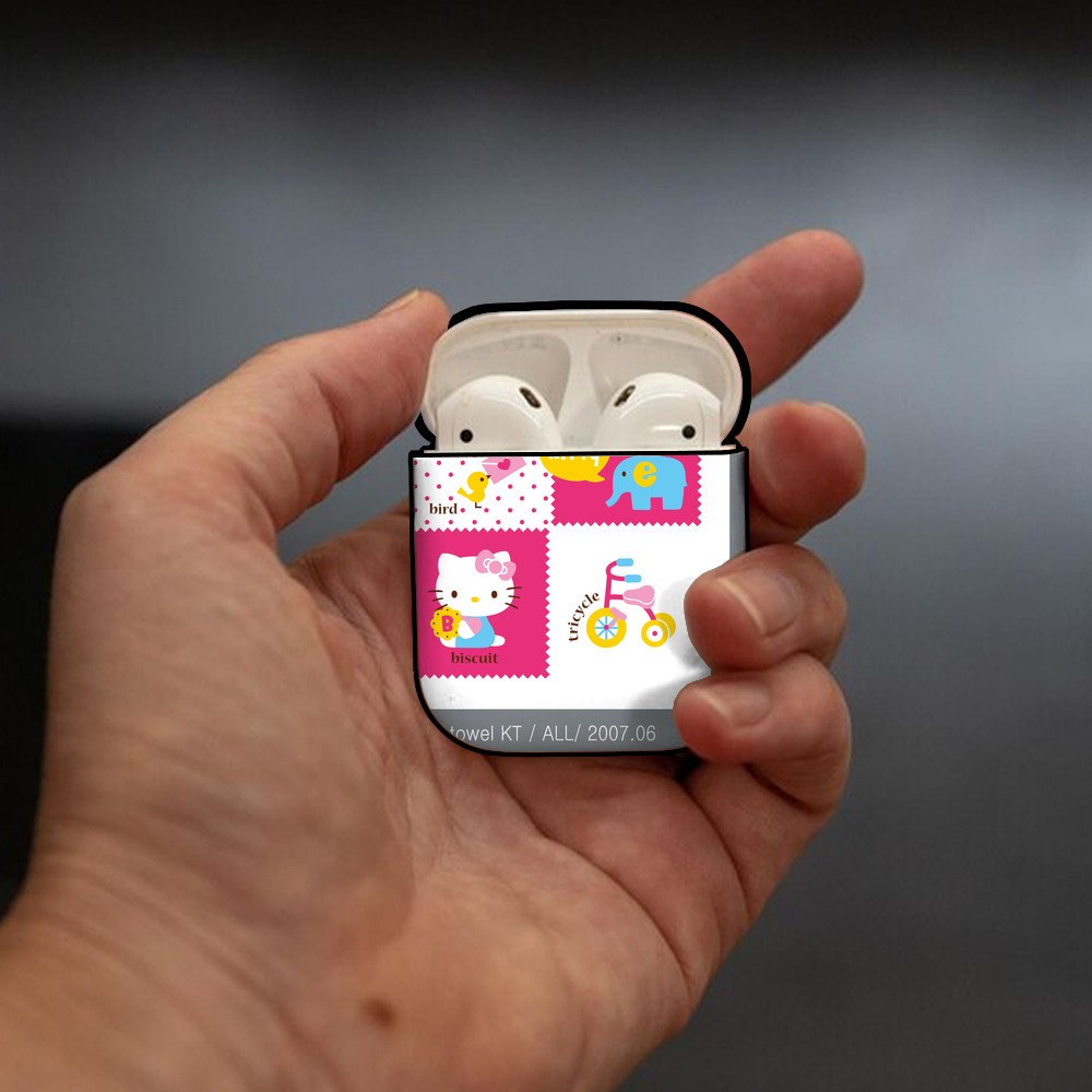 Hello Kitty ハローキティ AirPods 第2世代保護ケース ハードシェル ブラック 耐衝撃・防指紋・カラビナ付き