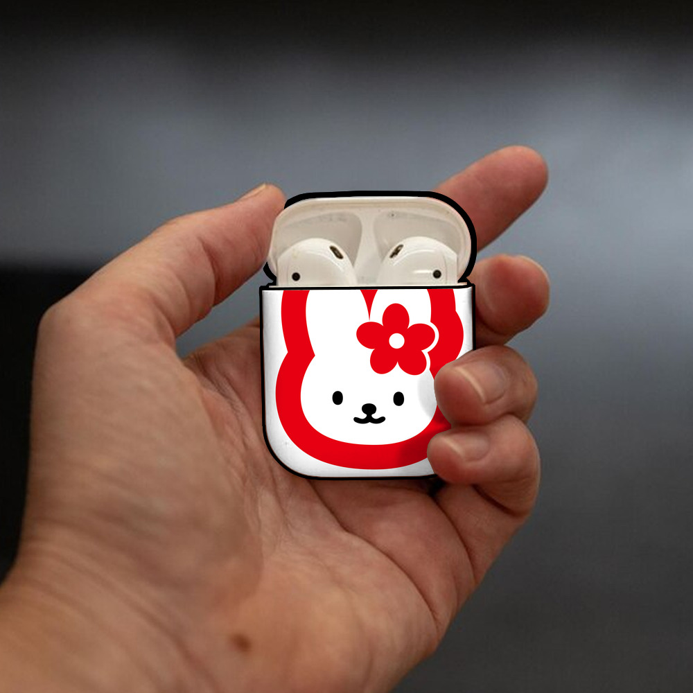 Hello Kitty ハローキティ AirPods 第2世代保護ケース ハードシェル ブラック 耐衝撃・防指紋・カラビナ付き