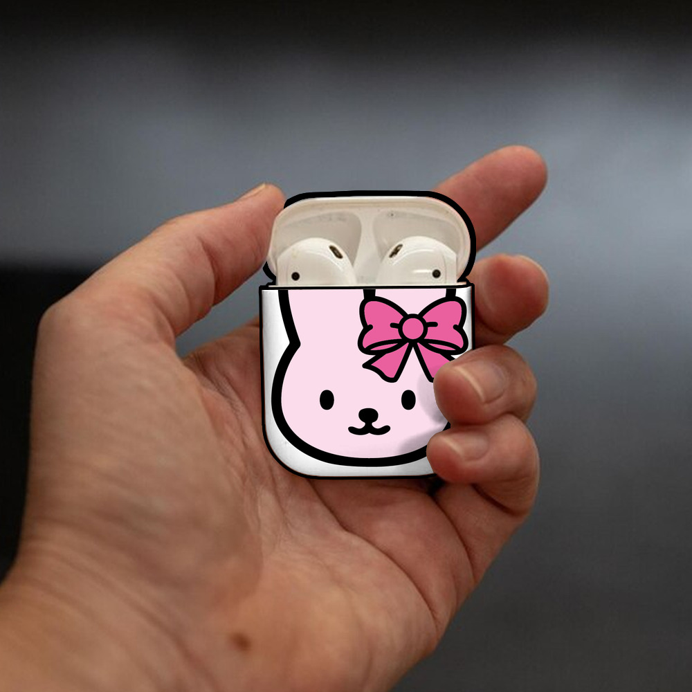 Hello Kitty ハローキティ AirPods 第2世代保護ケース ハードシェル ブラック 耐衝撃・防指紋・カラビナ付き